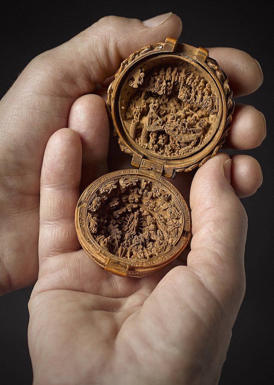 miniature-boxwood-carvings-16th-century-9.jpg