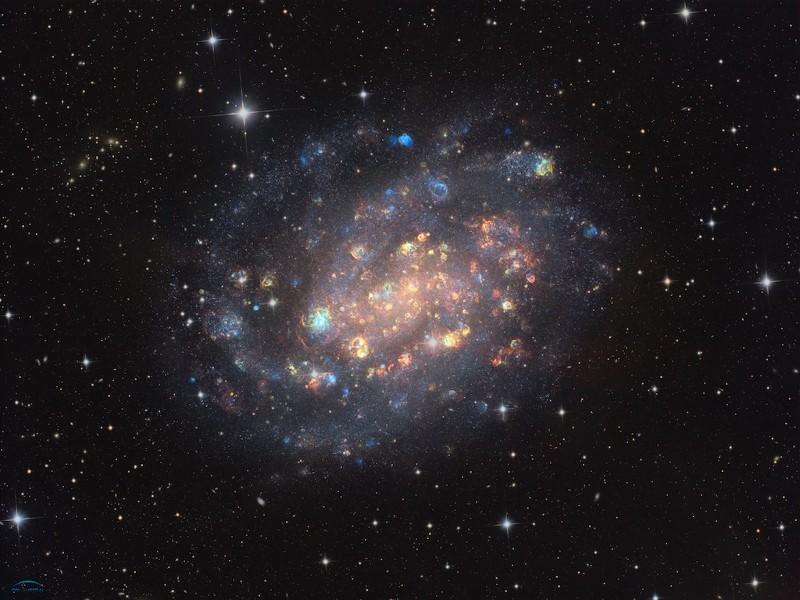 APOD - NGC 300: A Cosmic Gemstone with Stars and Gas Clouds