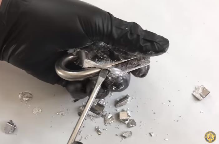 Gallium vs. Titalium - Abus Padlock Meets a Gruesome End.jpg