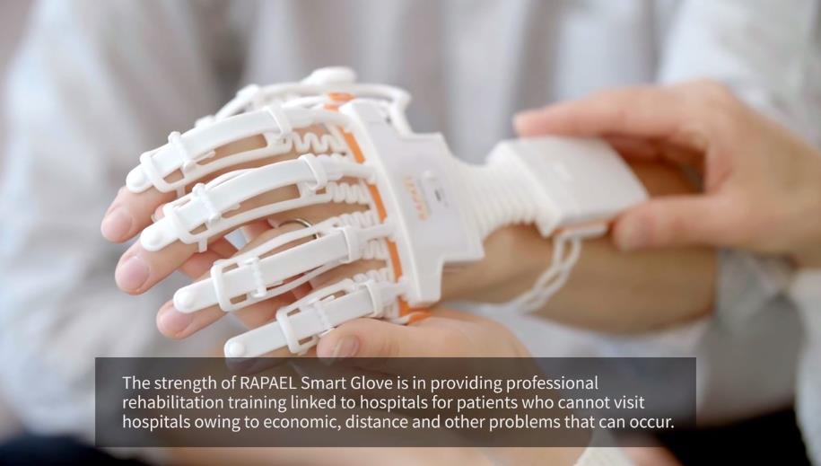 Rapael_Smart_Glove_par_NEOFECT.jpg