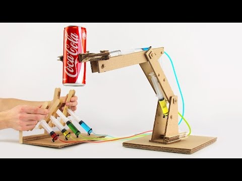 The_Q_-_Hydraulic_Powered_Robotic_Arm_from_Cardboard.jpg