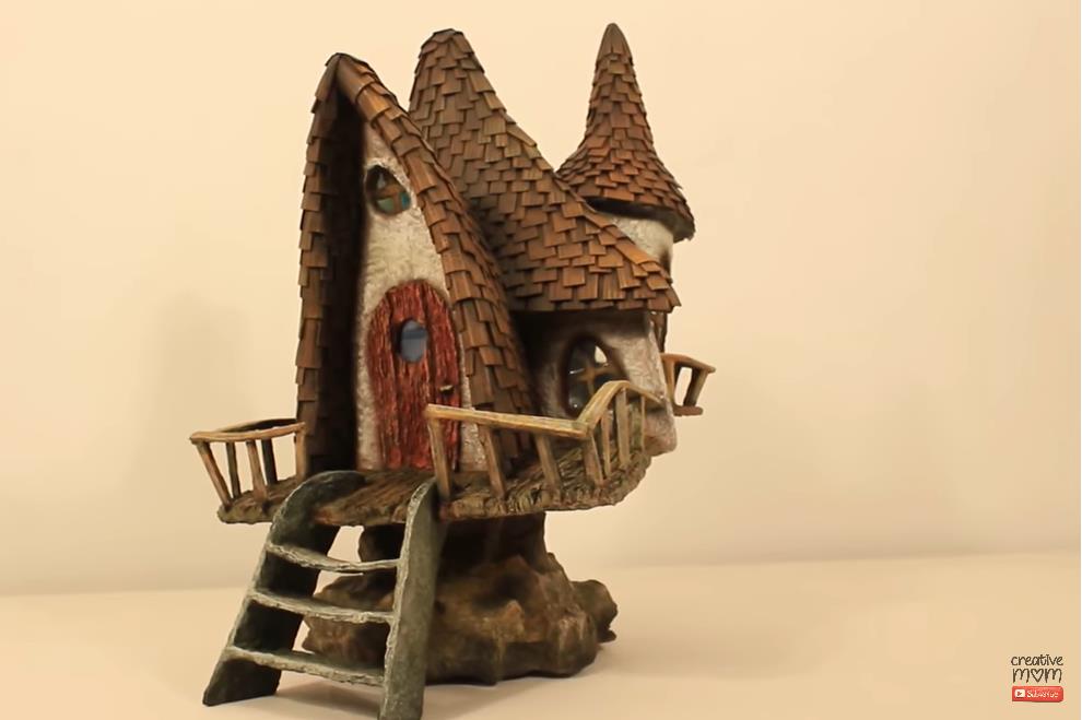 Youtube - Maman Créative  - DIY Fairy House Lamp Recycling TRASH.jpg