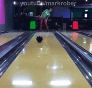 geekologie.com cheating-a-bowling-ball-that-instantly-m.jpg