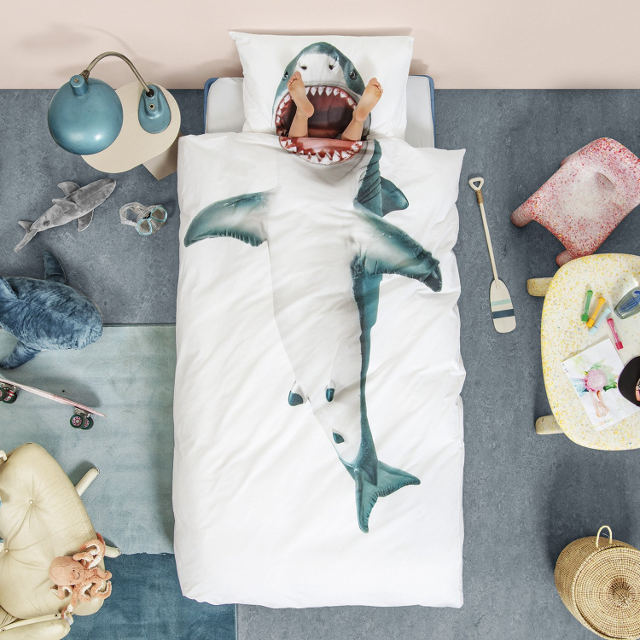 geekologie.com youre-gonna-need-a-bigger-bed-shark-duvet-and-pillow-set-1.jpg