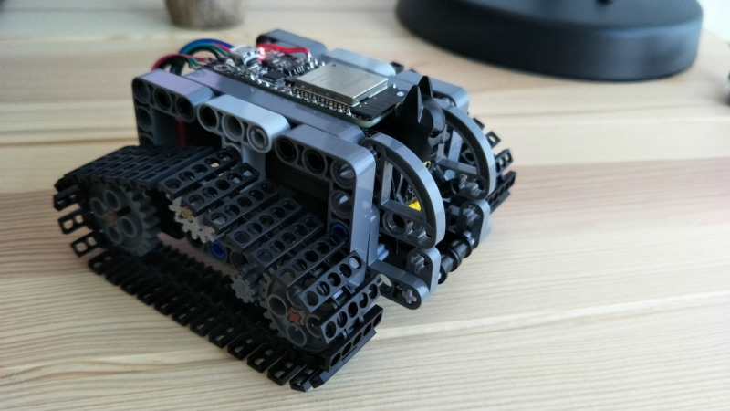 hackaday.com mini-lego-technic-tank-patrols-your-desk-under-esp32-control.jpg