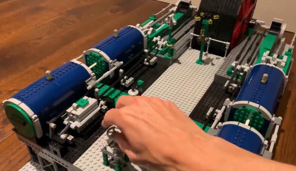 hackaday.com steam-engine-replica-from-lego.jpg