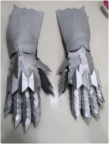 instructables.com How-to-Make-the-Witch-King-of-Angmars-Gauntlets.jpg