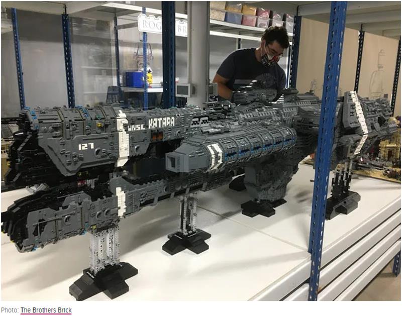 kotaku.com halo-fan-builds-25-000-brick-frigate-out-of-lego.jpg