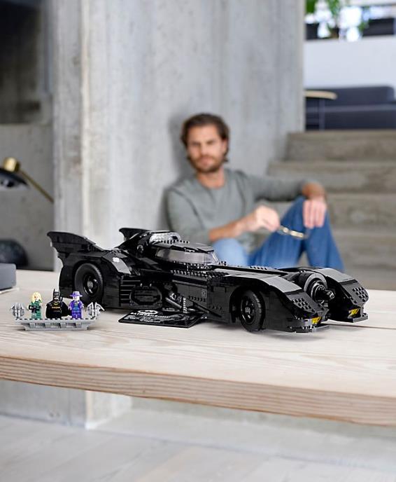 lego.com 1989-batmobile-76139.jpg