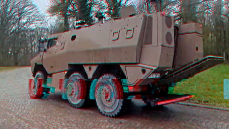 Numerama a assisté à un exercice de l’armée française durant lequel un militaire a mis en panne un Griffon, un véhicule blindé multi-rôles, avec un appareil électronique.