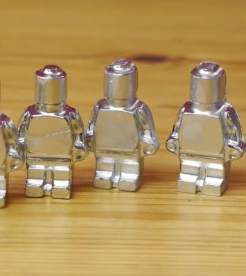 technabob.com melting-gallium-lego-minifigs.jpg