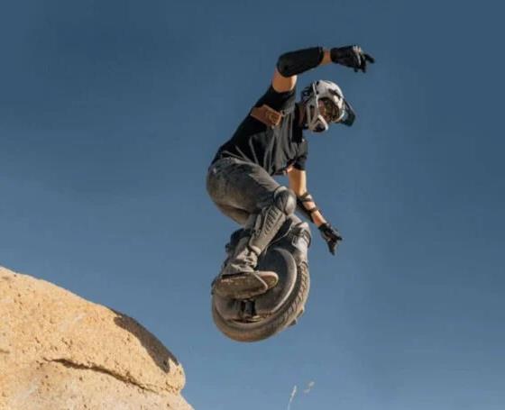 technabob.com v11-electric-off-road-unicycle.jpg