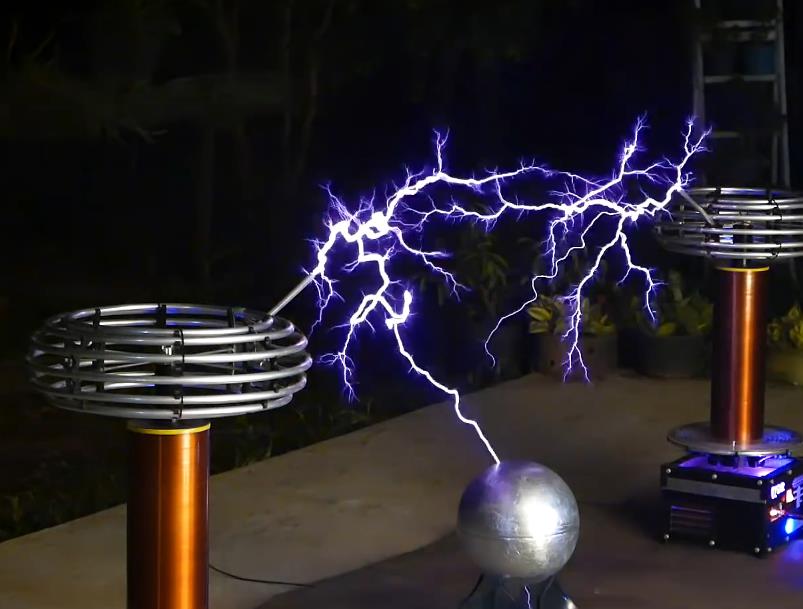 youtube.com Franzoli Electronics - Halo Theme by Martin O Donnell on musical tesla coils.jpg